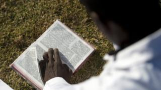 Iyo avuga wumva byose abishingira mu byanditse muri Bibiliya