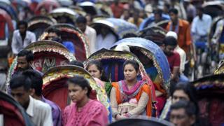 বলা হচ্ছে, রিকশার কারণে শহরের গতি শ্লথ হয়ে পড়ছে।