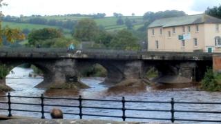 Afon Wysg, Aberhonddu