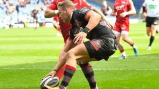 Duran van der Merwe yn croesi