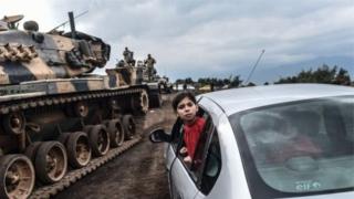 Tankokin yakin Turkiyya sun shiga Syria ranar Lahadi