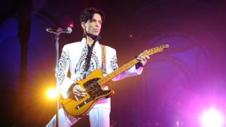 Le chanteur Prince en concert en 2009 au Grand Palais à Paris.
