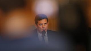 Sérgio Moro fala no microfone
