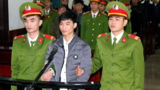 Nguyễn Văn Hóa trong phiên tòa ngày 27/11/2017