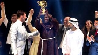 Umufurere (Frère) Peter Tabichi wo mu muryango w'abihayimana b'abafransisikani (Franciscains) yashimwe nk'"umwarimu udasanzwe" utanga igice kinini cy'umushahara we