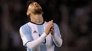 Lionel Messi se lamenta