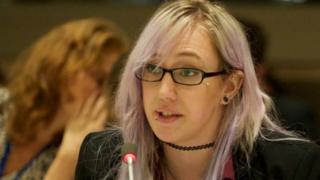100 Women 2015: Social media 'fuels gender violence' - BBC News