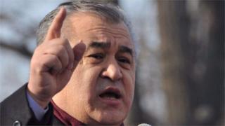 Өмүрбек Текебаевдин тил сынагына катышуусун камсыздоодон райондук сот баш тарткан