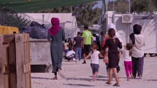 Moria, na ilha grega de Lesbos, é superlotado e violento; lá, até crianças tentam o suicídio.