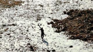 सेंटीनेली जनजाति के लोगों का बाहरी लोगों से संपर्क ग़ैरक़ानूनी है