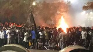 রবিবার মধ্যরাতে ঢাকা বিশ্ববিদ্যালয় এলাকার চিত্র