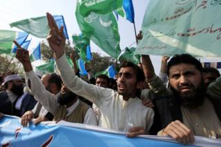 Pakistan Salman Taseer Murder: Thousands Mourn At Mumtaz Qadri Funeral 