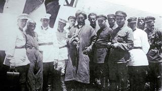 Плененный Ибрагим-бек в окружение чекистов специальной оперативной группы