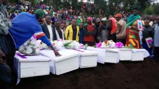 Abishwe kuwa gatanu nijoro bashyinguwe ku mugoroba wo kuri iki cyumweru