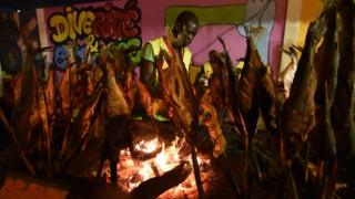 መሸትሸት ሲል የምግብ አብሳዩ ለአቢጃኑ አመታዊ የጥብሳ ጥብስ ፌስቲቫል መዘጋጀት ጀምሯል