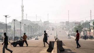 e calme est revenu à Kinshasa près une matinée tendue marquée par des affrontements entre les forces de l'ordre et les membres d'une secte politico-religieuse.