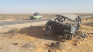 "Москвич" та залишки покинутого авто у мавританській пустелі