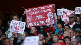 Wasu magoya bayan Arsenal na masu son ganin Wenger ya tafi