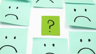Post it con caras tristes y una pregunta