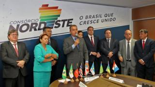 Governadores e representantes em reunião de lançamento do Consórcio Nordeste