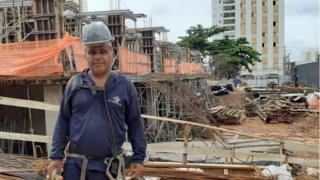 Setor mais abalado pela crise, construção volta a contratar depois de 5 anos Setor mais abalado pela crise, construção volta a contratar depois de 5 anos