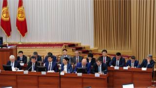 Кыргыз өкмөтүнүен жаңы курамында алты жаңы министр бар