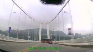 Ônibus em ponte na China