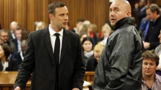 Oscar Pistorius a écopé de six ans de prison pour le meurtre de sa petite amie.