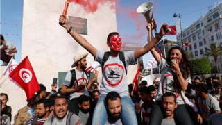 مظاهرات رافضة لقانون المصالحة في تونس