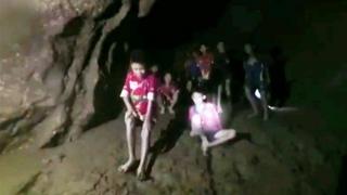   Children trapped in the cave of Thailand 