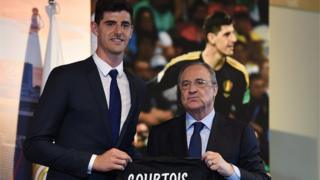 Thibaut Courtois àti Florentino Pérez