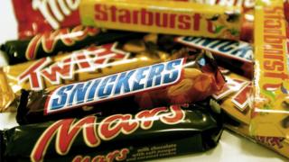 Выбор марок Mars, в том числе Snickers, Twix и Starburst