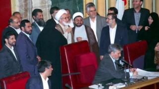 محمدرضا خاتمی نائب رئیس و مهدی کروبی رئیس مجلس ششم بود