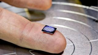 La computadora diminuta creada por IBM y presentada en marzo de 2018.