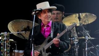 Bob Dylan a été un lauréat un peu particulier en refusant de répondre aux sollicitations du jury de l'Académie de Stockholm.