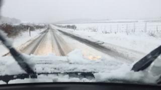 Sneachda air rathad