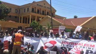 Abamenyeshamakuru 23 barakorewe amabi kubera umwuga wabo mu gihugu ca Kenya
