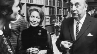 Pablo Neruda (sağda)