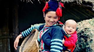 Bức 'Mặt trời của mẹ' của ông Vũ Quốc Khánh từng đoạt giải Đặc biệt Cuộc thi ảnh toàn quốc 1991.