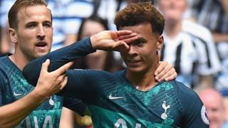 Kiungo wa timu ya England and Tottenham Dele Alli, 22