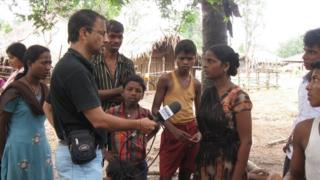 బీబీసీ ప్రతినిధితో మాట్లాడుతున్న కమలా కాకా