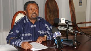 Jean Ping se proclame "président élu" de l'élection présidentielle gabonaise de 2016.