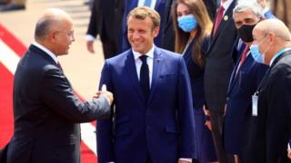 الرئيس الفرنسي يصل بغداد