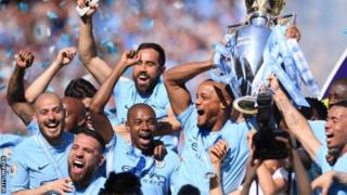 Mu mwaka ushize w'imikino, Manchester City yabaye ikipe ya mbere yo muri Premiere League igejeje ku manota 100
