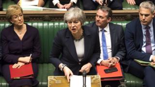 Theresa May parlamentoda