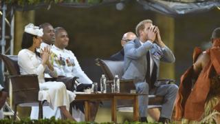 Prince Harry essaye le kava