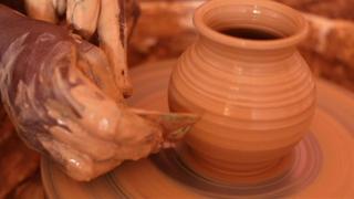 عاشق سفالگری، دیوانه زندگی؛ داستان زوج ناشنوای کارآفرین