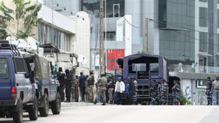 gabon,police,danois,danemark,journaliste,attaque