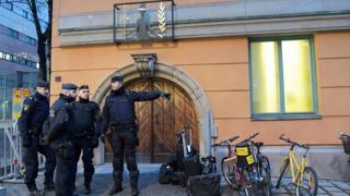 Суд биноси атрофида хавфсизлик чоралари кучайтирилган.