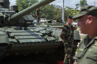 El tanque T-72B1 en exhibición en Managua.